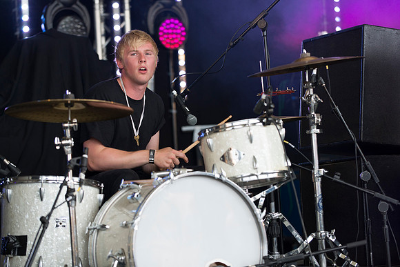 Broken Hands - Lounge On The Farm 2013