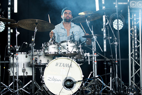 Mic Righteous - Lounge On The Farm 2013