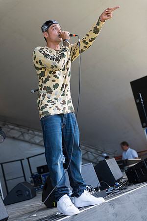 Mic Righteous - Lounge On The Farm 2013